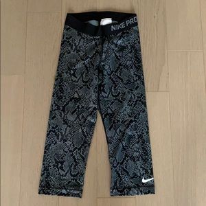 Nike Pro Dri-Fit Snake Print Capris, XS